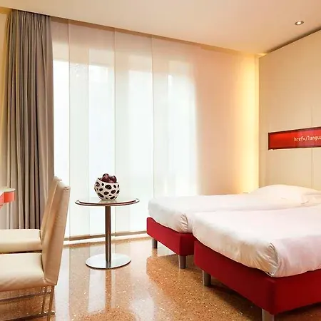 Hotel Unahotels Centro 4*