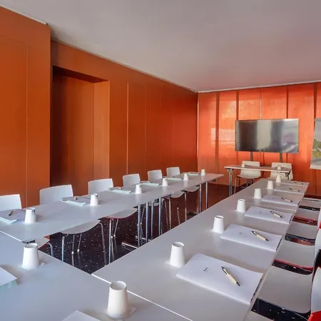 Hotel Unahotels Centro 4*